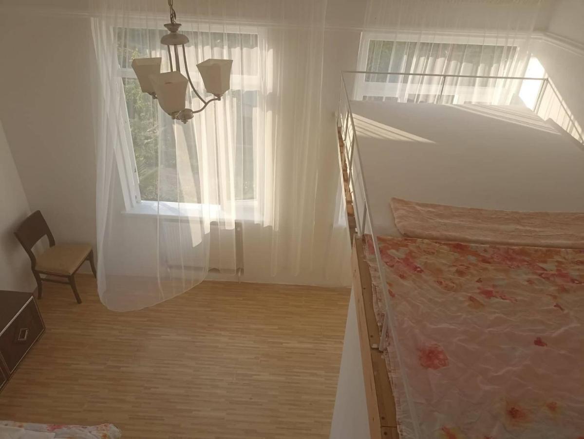 Bis-A Guesthouse Махінджаурі Екстер'єр фото