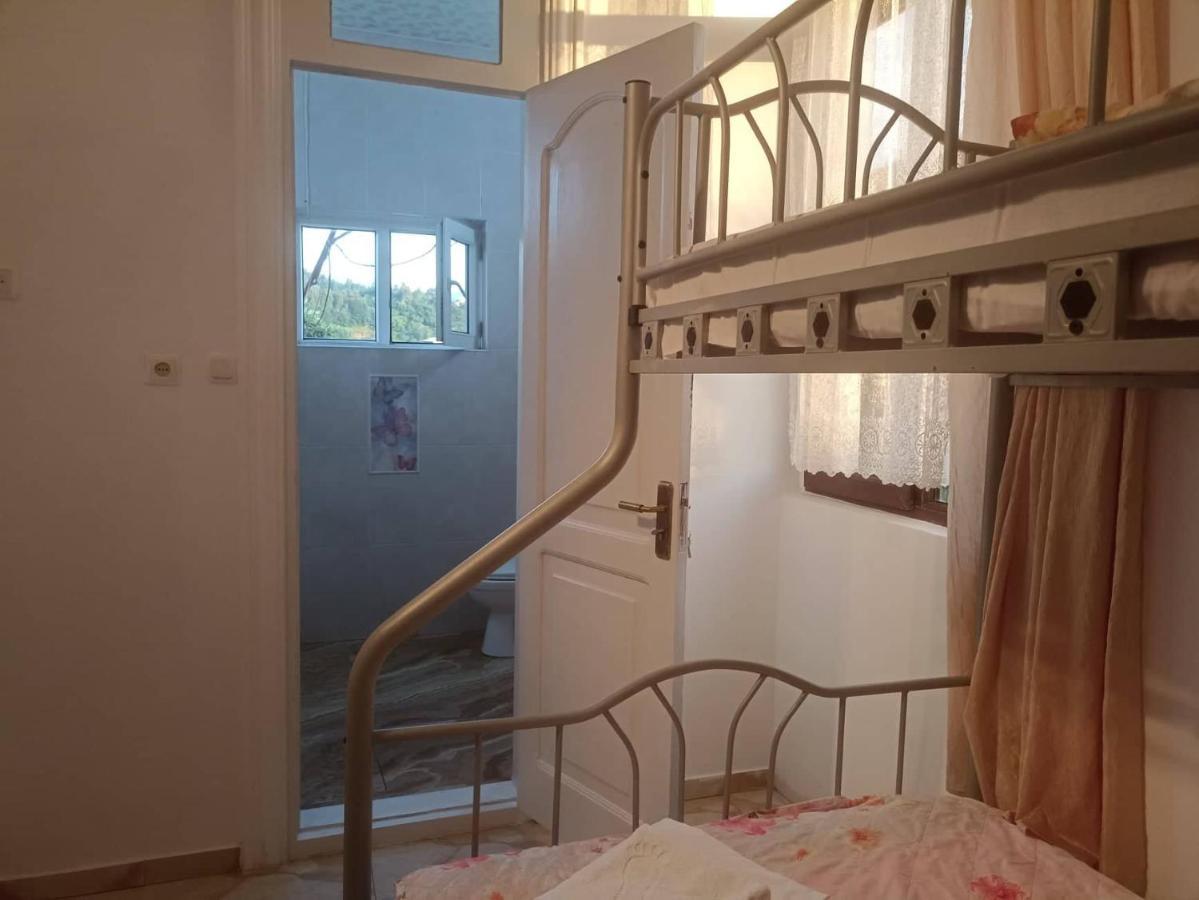 Bis-A Guesthouse Махінджаурі Екстер'єр фото