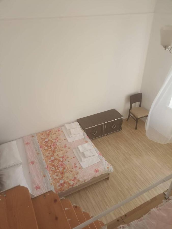 Bis-A Guesthouse Махінджаурі Екстер'єр фото