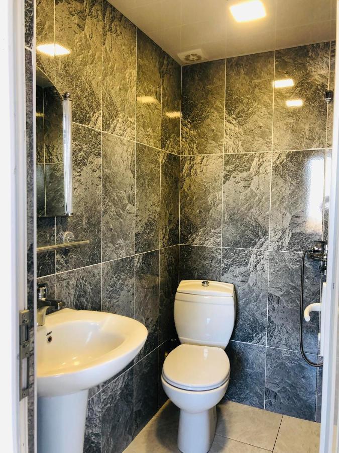Bis-A Guesthouse Махінджаурі Екстер'єр фото