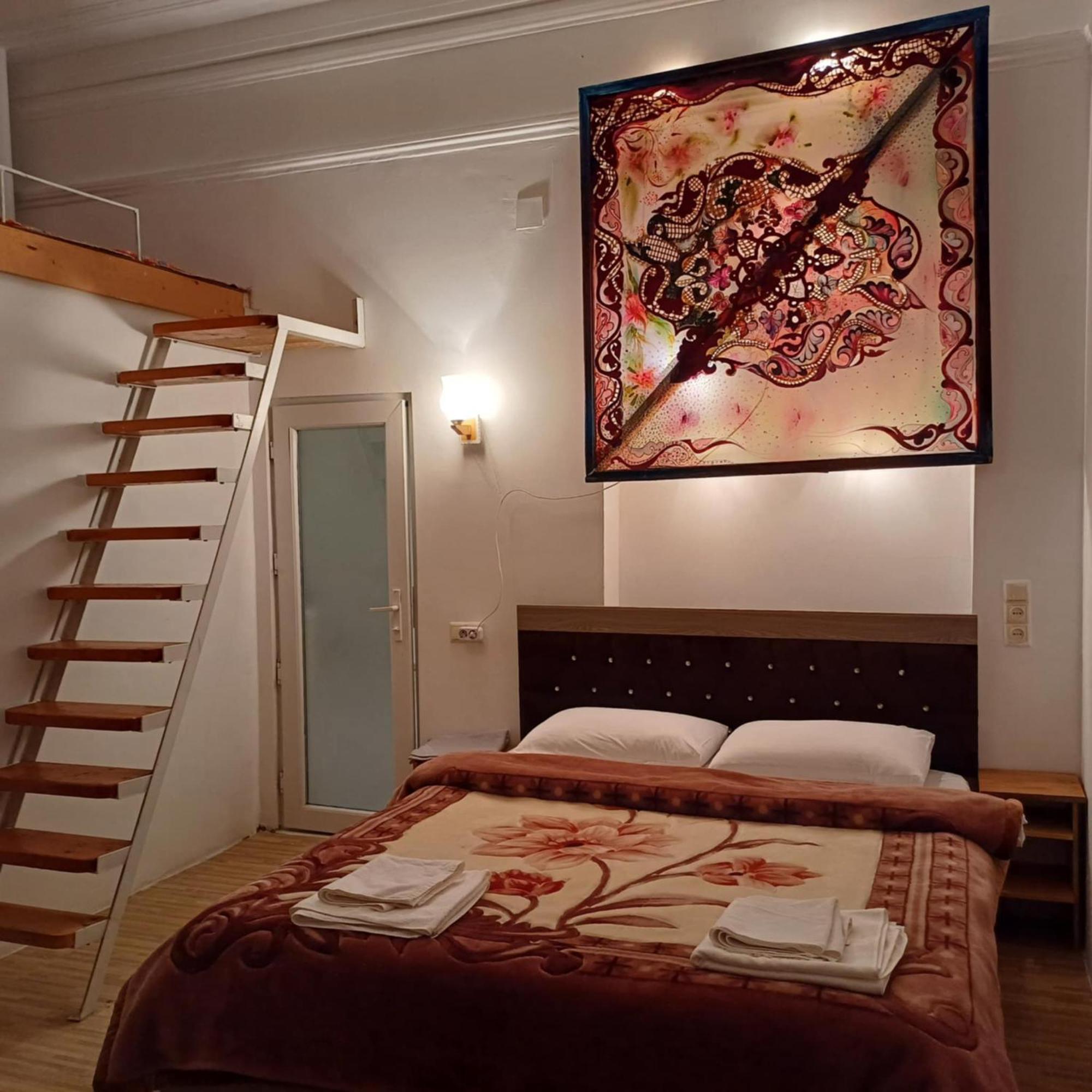 Bis-A Guesthouse Махінджаурі Екстер'єр фото