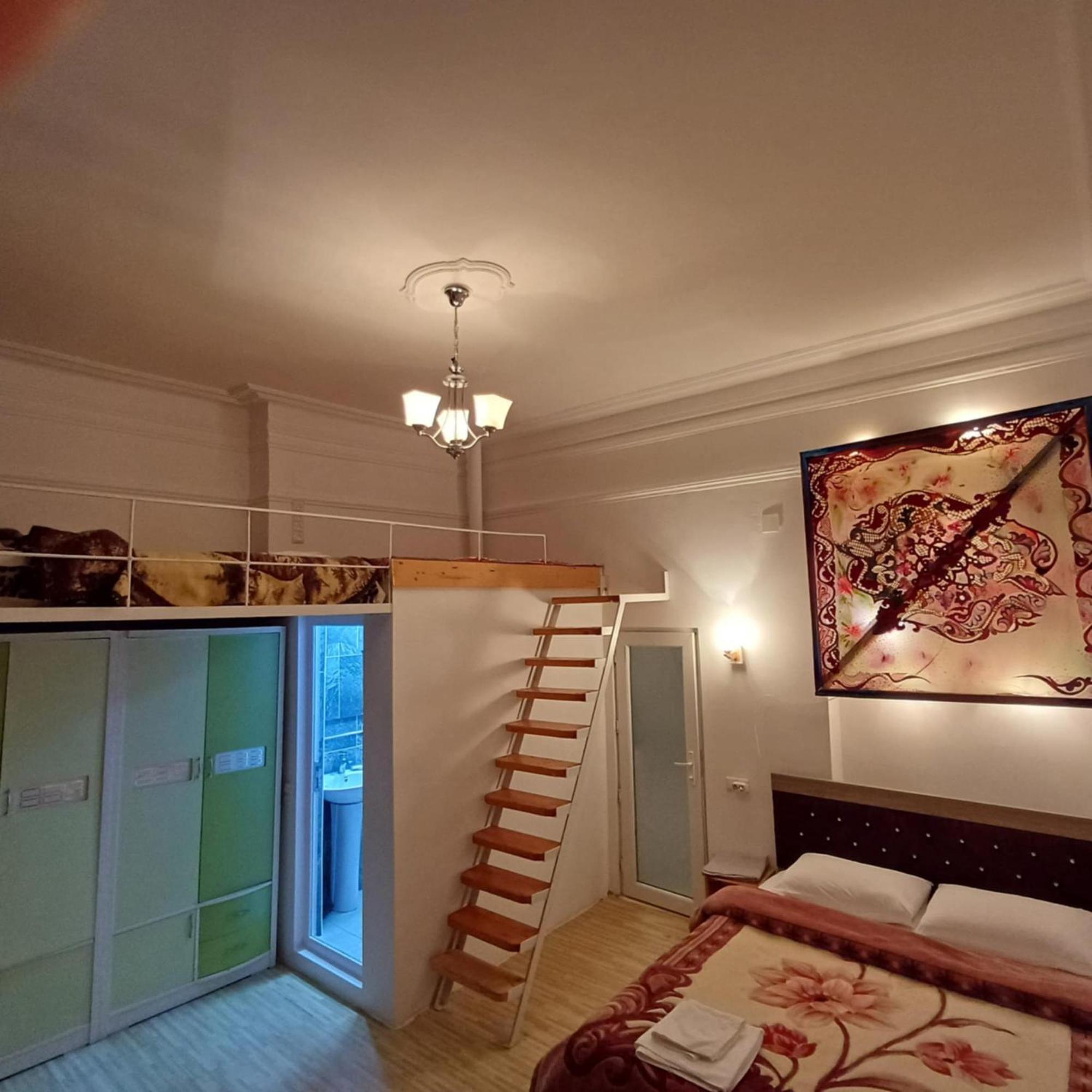 Bis-A Guesthouse Махінджаурі Екстер'єр фото